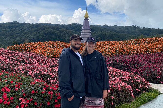 Private Tour to Doi Inthanon including Twins Pagodas and Hiking - Wachirathan Falls, a powerful roadside stop