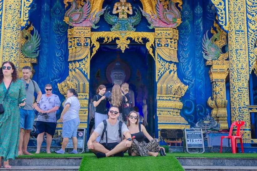 Red, Blue, White Temples & Hot Spring Trip from Chiang Mai - Lunch Before the Afternoon Temples