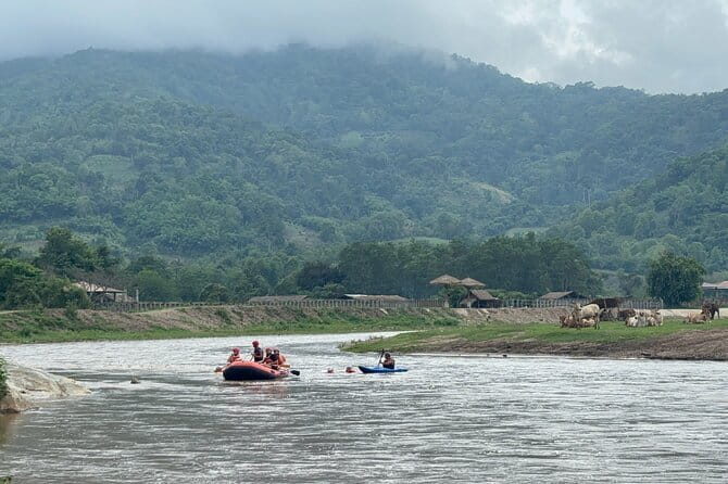 Safety whitewater rafting in Chiangmai by Khampan Rafting - Lunch: vegetarian pad thai and fresh fruit