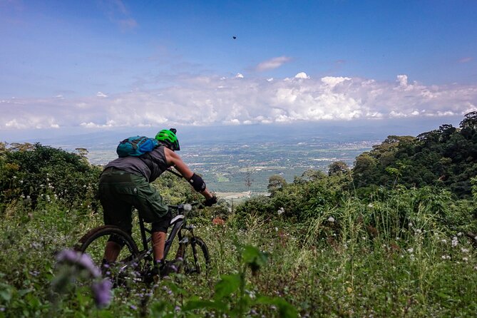Smoke on the Water Trail Mountain Biking Tour Chiang Mai - Group size and the guide’s role