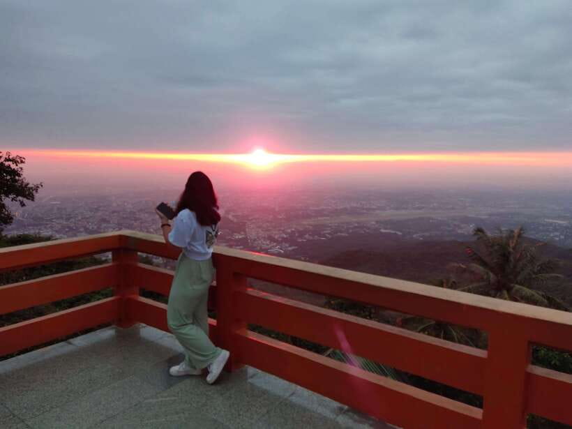 Spiritual Sunrise Wat Doi Suthep, Pha Lat, Alms & Meditation - Wat Phra That Doi Suthep at sunrise