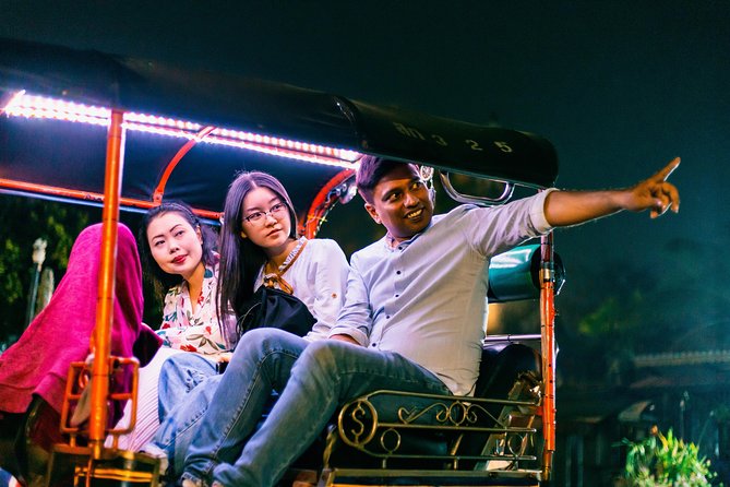 Sunlight or Moonlight: Chiang Mai City Tuk Tuk Tour - Wat Chedi Luang and the old city core