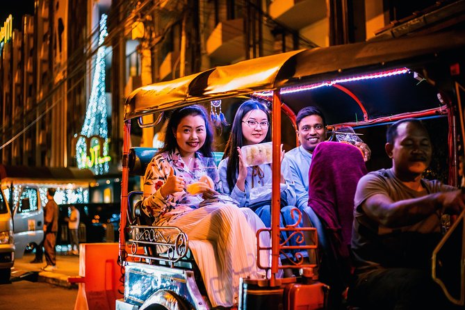 Sunlight or Moonlight: Chiang Mai City Tuk Tuk Tour - Lanna style at Wat Lok Moli