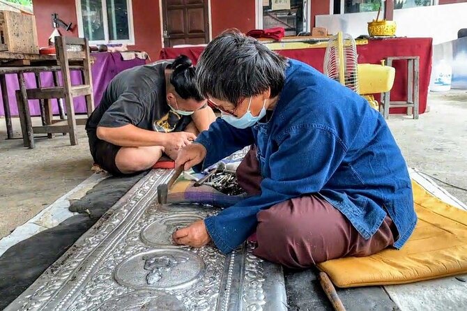 Talk to Buddhist monk & craft work in temple - Wat Sri Suphan and the work of silver craft
