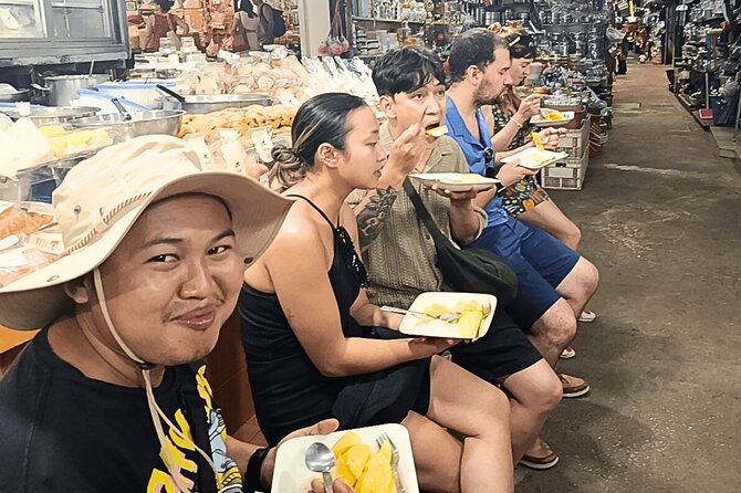 Taste of Chiang Mai: Michelin Guide Street Food Small Group 2Hr - Warorot Market and the local food setting