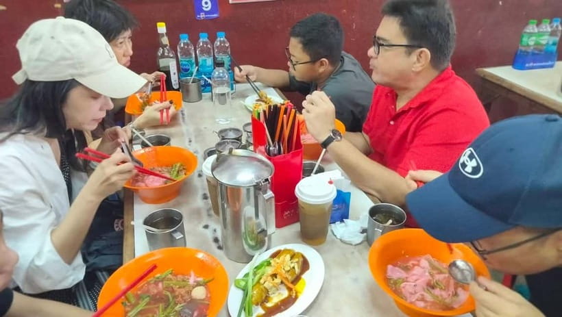 Taste of Chiang Mai: Michelin Guide & Street Food Tour - Patongo Ko Neng and the dinosaur fried dough