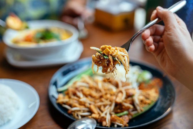 The 10 Tastings of Chiang Mai With Locals: Private Street Food Tour - Chang Phuak Gate and the bigger dishes
