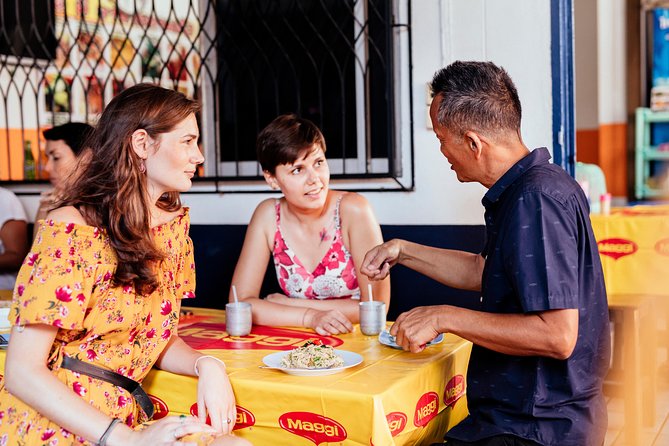 The 10 Tastings of Chiang Mai With Locals: Private Street Food Tour - Wat Mo Kham Tuang adds a short cultural pause