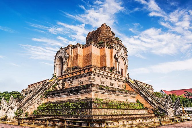 The Best City Tour View Points Wat Doi Suthep, Wat Chedi Luang and Wat Pha Lat - What this Chiang Mai temple tour actually covers