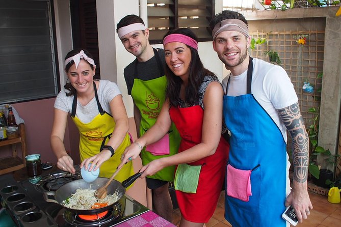 Tomyumthai Cooking Class in Chiang Mai - Meeting Oun, Gae, and the cooking team