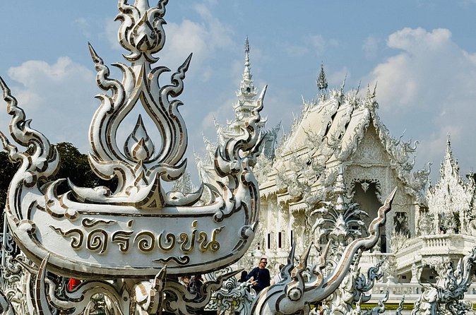 Visit Chiang Rai Temples and Lalitta Cafe from Chiang Mai - The optional Longneck Karen village needs careful thought