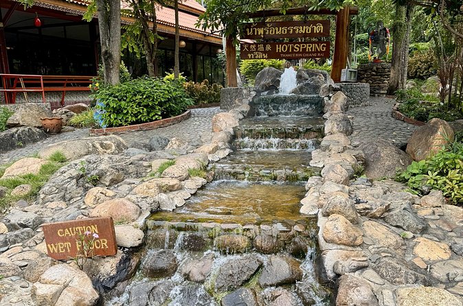Visit Chiang Rai Temples and Lalitta Cafe from Chiang Mai - Lunch, transport, and what the $45.50 covers