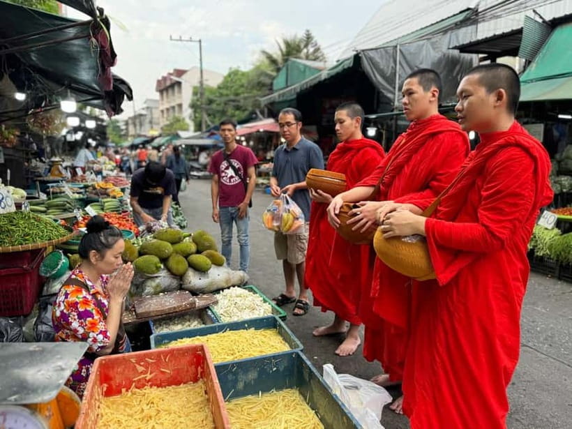 Walk With Monks Collecting Alms(meeting point maybe change) - Practical tips for a respectful morning