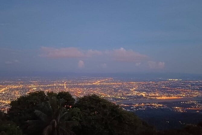 Wat Doi Suthep And Wat Pha Lat Evening Tour - The short ride to Doi Suthep