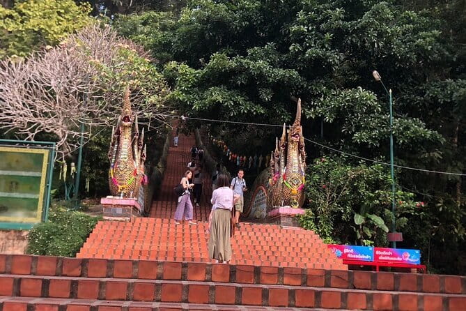 Wat Doi Suthep And Wat Pha Lat Evening Tour - The evening timing works well in Chiang Mai