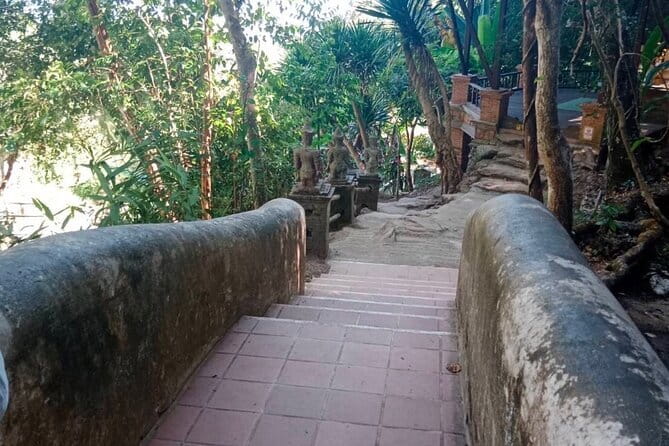 Wat Doi Suthep And Wat Pha Lat Evening Tour - Guides, drivers, and the human side of the tour