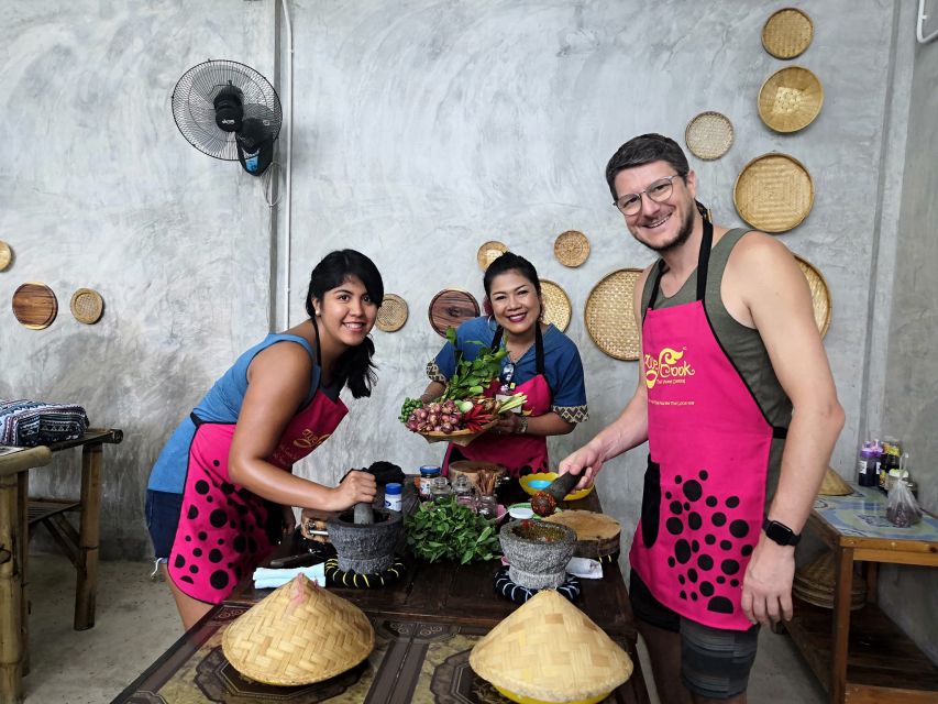 We Cook Thai Home Garden Cooking School - Why the one-wok setup matters