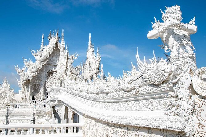 White, Red/Black and Blue Temples Full Day Trip From Chiang Mai - Lunch and the value of the $32.45 price