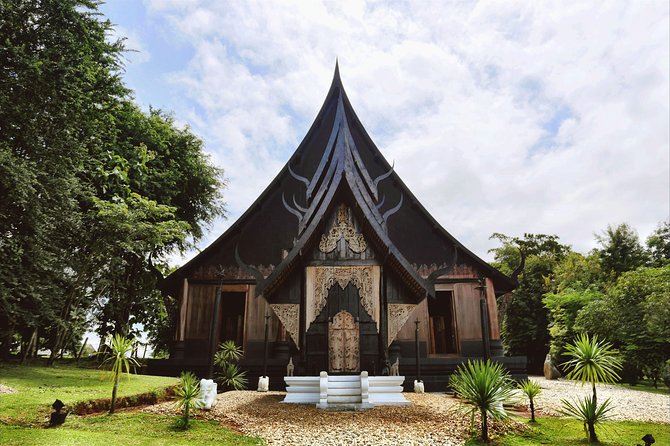 White Temple, Black House Museum and Hot Spring Tour from Chiang Mai (SHA Plus) - Wat Rong Khun: white architecture with a sharp edge