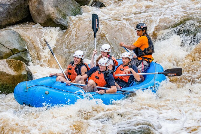 Whitewater Rafting Adventure - The first 3 kilometers, a calm start with one class III rapid